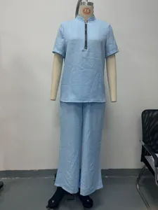 Set due pezzi casual da donna a T-shirt manica corta e pantaloni lunghi tinta unita.