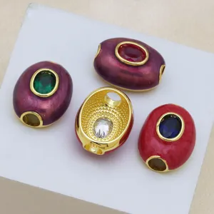 Detailansicht bunter ovaler Großloch-Perlen Spacer Charms für DIY handgemachte Schmuckherstellung.