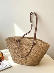 Große sommerliche Stroh-Tragetasche mit braunen Ledergriffen für Strand und Alltag