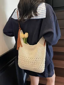 Bolso de hombro informal de ganchillo floral con correa de borlas de cuero marrón