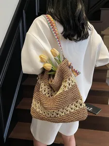 Große hohl gewebte Stroh-Tote-Bag mit buntem Mustergurt für Strand oder Pendeln.