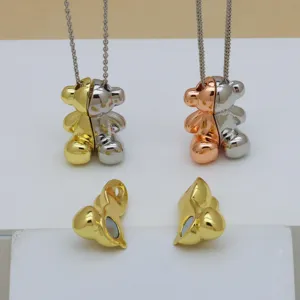 Detailansicht niedlicher bär magnetischer abnehmbarer anhänger in gold und silber optik