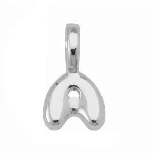 Ciondolo con lettera a palloncino gonfio argentato per collana fai da te e design di gioielli.
