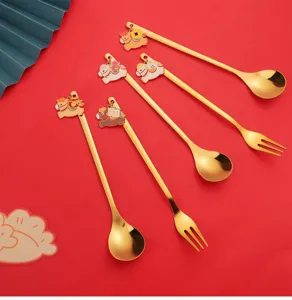 Set de cuchara y tenedor de acero inoxidable con colgante de caballo de dibujos animados.