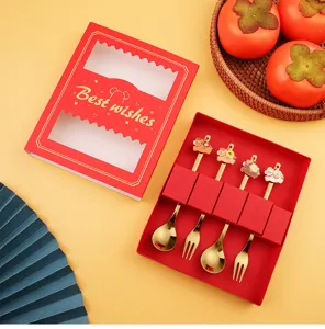 Hermoso set de regalo de cucharas y tenedores de acero inoxidable con colgantes.