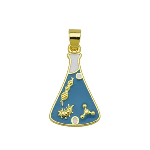 Colgante de matraz científico bañado en oro con esmalte azul ADN y dije de molécula.