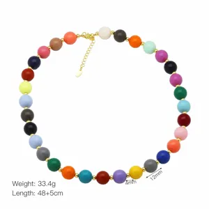 Vue détaillée du collier de perles colorées montrant les perles de 12mm et 4mm ainsi que le poids.