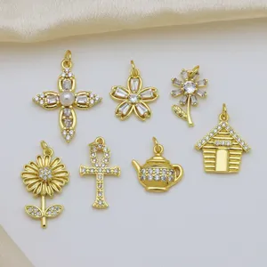 Vergoldete Zirkonia Blumen Teekanne und Kreuz Anhänger Detailaufnahme für Halsketten DIY