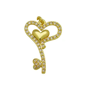 Exquisites 18k vergoldetes Herz-Schlüssel Zirkon Anhänger Detail, elegante Modeschmuck.