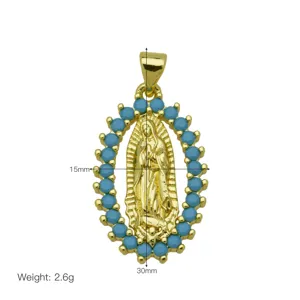 Vista detallada del colgante de la Virgen María con medidas 30x15mm y peso de 2,6g.