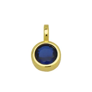 Vergulde ronde blauwe zirkon hanger gedetailleerd overzicht met minimalistisch design.