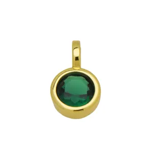 Gedetailleerd overzicht van een minimalistische vergulde ronde groene zirkoon hanger