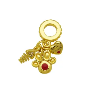 Vergoldeter Anhänger mit Pfoten- und Herz-Design, kompatibel mit Schlangenketten-Armbändern.