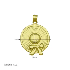 Gold straw hat pendant detail view, showing exquisite bow texture and precise dimensions.