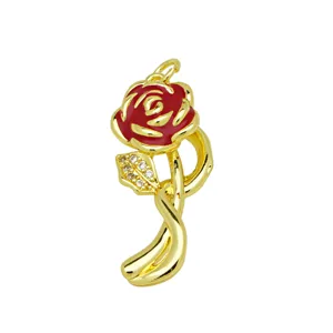 Vergoldeter roter Emaille Rosenblüten Anhänger Detail, zarter Pflanzenschmuck