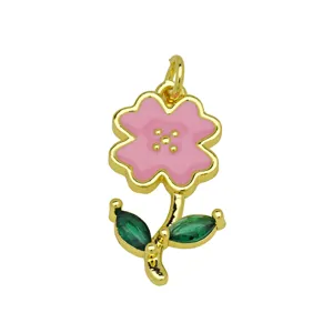 Vergoldeter Blumen Anhänger mit rosa Emaillierung und grünen Kristallblättern Kette