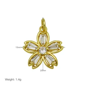 Vergoldeter Blumen-Anhänger Halskette mit glitzernden Zirkonia Steinen Detailansicht.