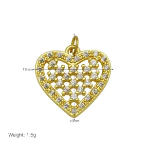 Goldplattierter Kupfer Herzanhänger mit funkelnden Zirkoniasteinen, 16x18mm, 1,5g Gewicht.