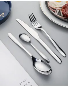 Ensemble de couverts en acier inoxydable quatre pièces couteau fourchette cuillère