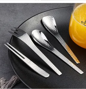 Edelstahl gehämmertes Besteckset, Dessertgabeln und Löffel für Küche und Kuchen.