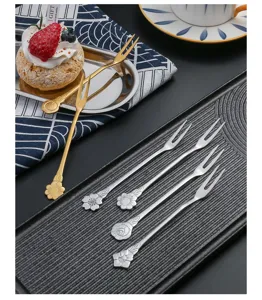 Forchette da dessert in acciaio inossidabile con manici a fiori, stoviglie eleganti.