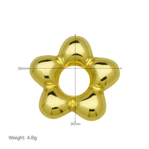 Ciondolo gioiello fiore a 5 petali placcato oro dettaglio, misura 30mm, finitura rame.