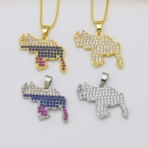 Hermoso collar con colgante de mapa del país con circonitas cúbicas brillantes, joya elegante.