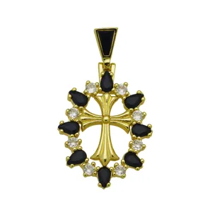 Squisito ciondolo a croce ovale bagnato in oro 18K con brillanti zirconi collana da donna