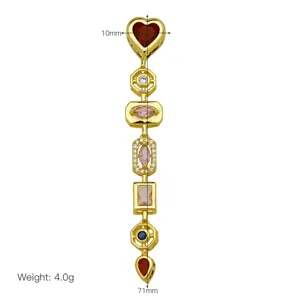 Vergoldeter bunter Zirkonia Herz geometrischer Anhänger Halskette Schmuck Detailansicht Stück