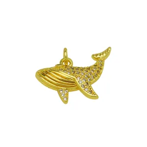 Colgante Ballena Chapado Oro Detalle Primer Plano Circonita Brillante Océano Joya