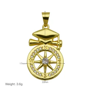 18K vergoldeter Doktorhut Kompass Anhänger Kette mit funkelnden Zirkonia Steinen.