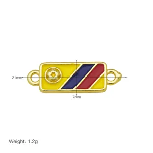 Detaillierte Ansicht des vergoldeten Metallschmuck-Verbindungscharms mit gelbem Emaille.