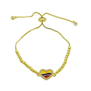 Verstellbares goldenes Armband mit Herzanhänger und bunter Emaillierung für Damen.