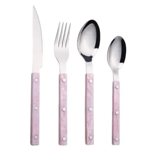 Ensemble de couverts en acier inoxydable avec poignées en résine marbre rose, chic.