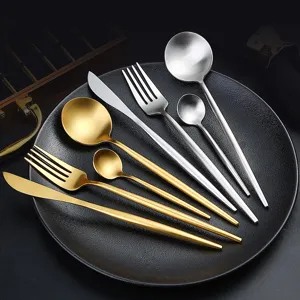 Set di posate in acciaio inossidabile coltello cucchiaio forchetta lusso oro argento.