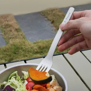 Fourchette de camping en titane, vaisselle portable légère pour la randonnée et les voyages.