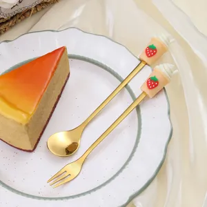 Bonito juego de cuchara y tenedor de acero inoxidable taza de té de leche de fresa postre.