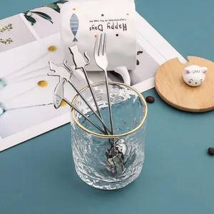 Leuke roestvrijstalen katten fruitvorkjes en koffielepels set voor thuiskeuken gebruik.