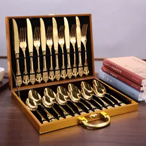 Set de couverts en acier inoxydable doré avec motif vintage, coffret cadeau de luxe.