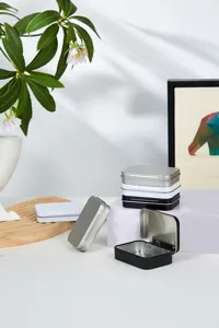 Petite boîte de rangement en métal avec couvercle pour bijoux et bonbons détails.