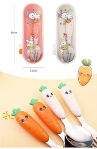 Adorable ensemble de cuillère et fourchette bébé en inox carotte avec boîte portable.
