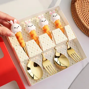 Set Cucchiaio e Forchetta in Acciaio Inossidabile Carino Coniglio Cartone Animato Carota Manico Dessert Posate Confezione Regalo Cucina