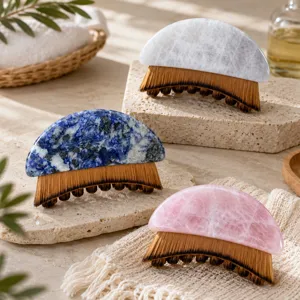 Spazzola per massaggio linfatico facciale in giada naturale, strumento di bellezza contorno.
