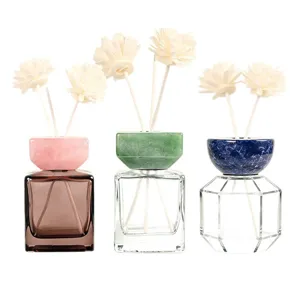 Flacone diffusore di aroma in pietra naturale con bastoncini di fiori per profumo d'ambiente.