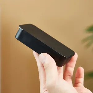 Vue détaillée de la boîte de rangement noire coulissante, mini conteneur portable pour petits objets.