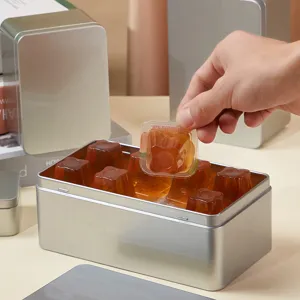Silberne rechteckige Metall-Dose Detailaufnahme für Aufbewahrung, Hardware und Kosmetik.