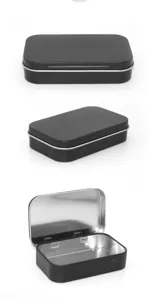 Kleine schwarze Scharnierdose aus Metall für Bonbons und Schmuck Aufbewahrung.