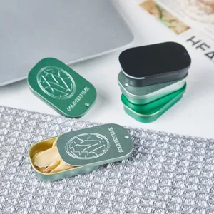 Detailansicht der Mini Metall Schiebe-Dosen für feste Parfums, Bonbons und Tabletten.