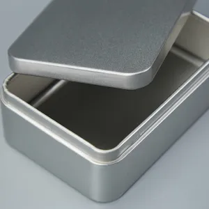 Tragbare silberne Metall-Dose für Teebeutel, Schmuck und Geschenke im Detailbild.