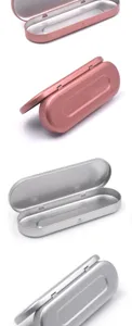 Primo piano della custodia di stoccaggio in metallo con coperchio e finitura liscia per piccoli oggetti.